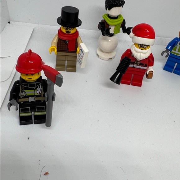 LEGO Festive Minifigure Collection - Red, Blue, Black - Picture 2 of 5